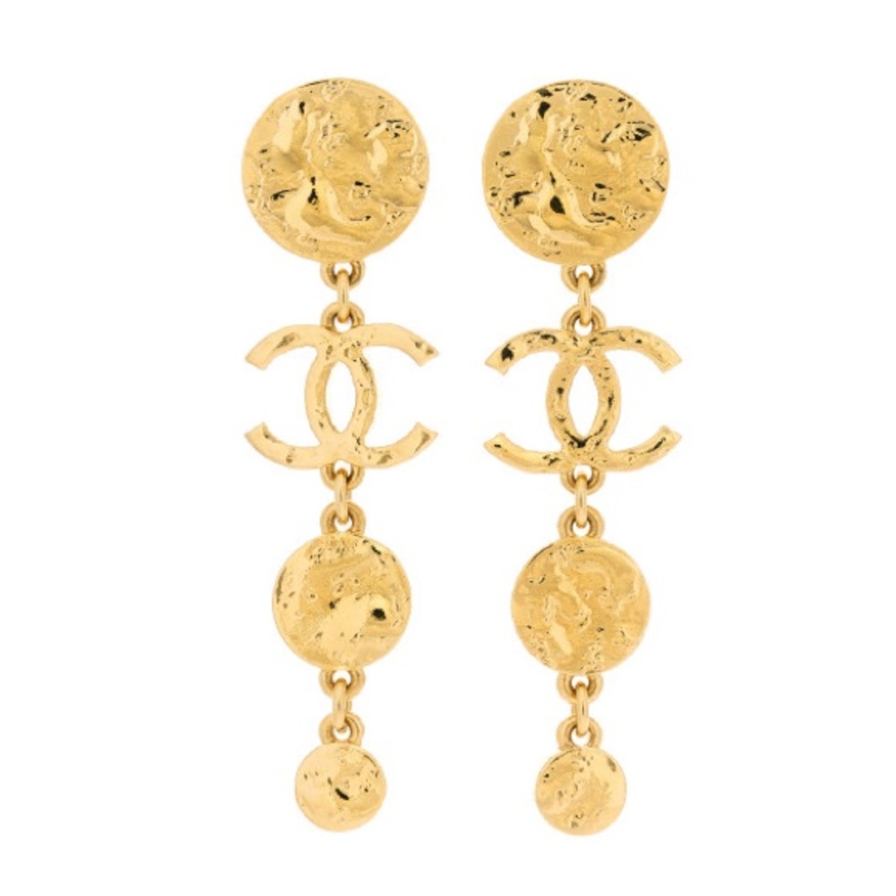HAMMERED MEDALLION CC DANGLE EARRING